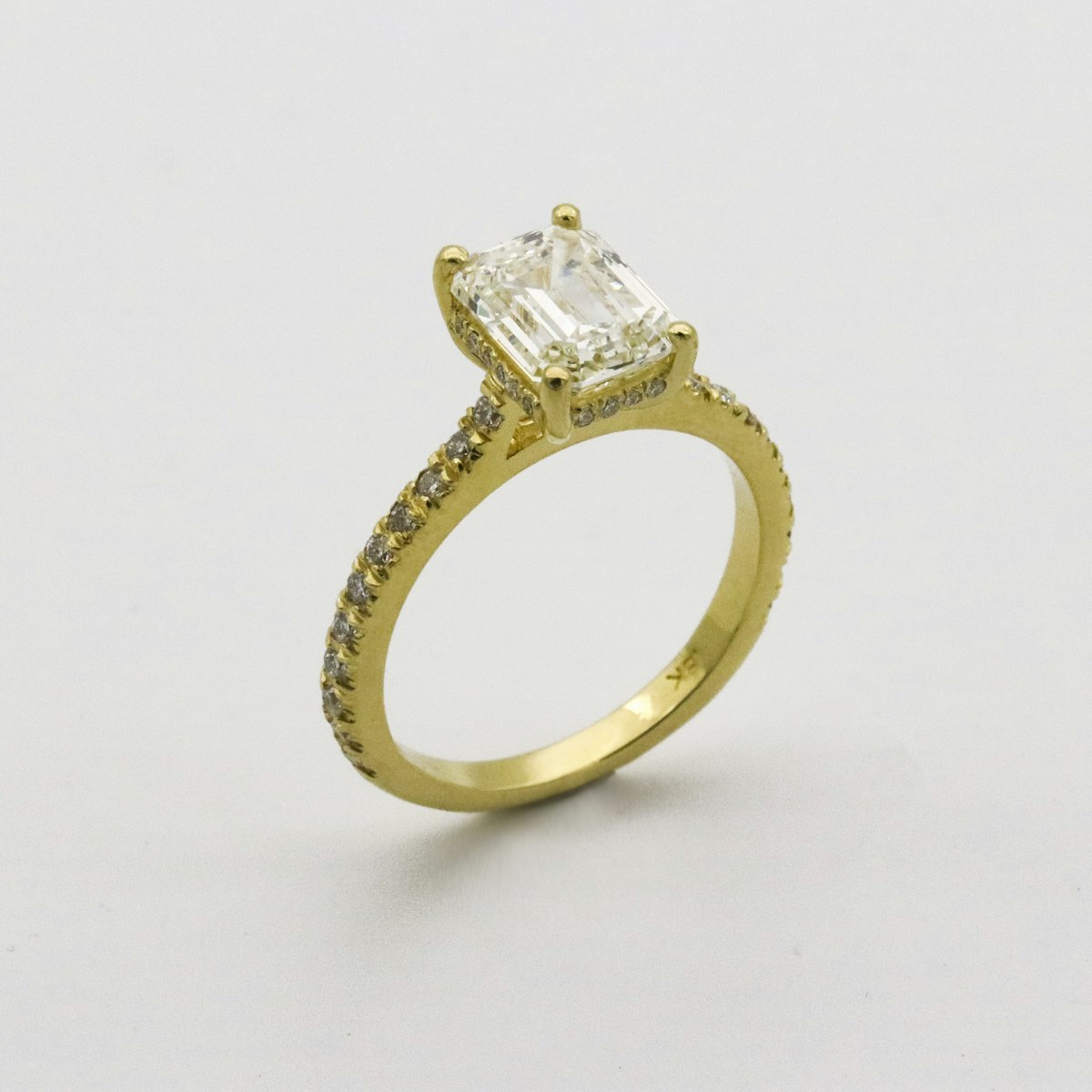 Snake-shaped jewelry – symbolism and style